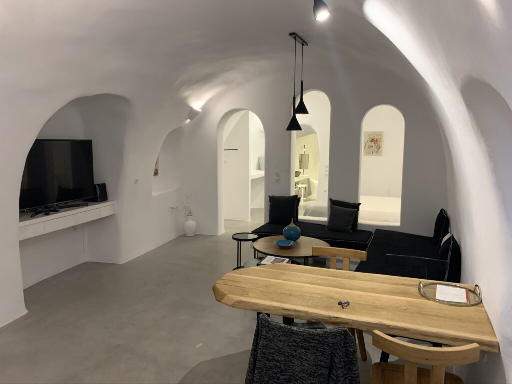 Inside the cave suite 